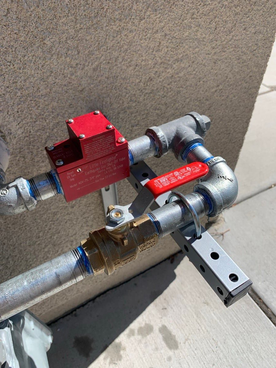 Seismic gas shut-off valve installed on a gas line