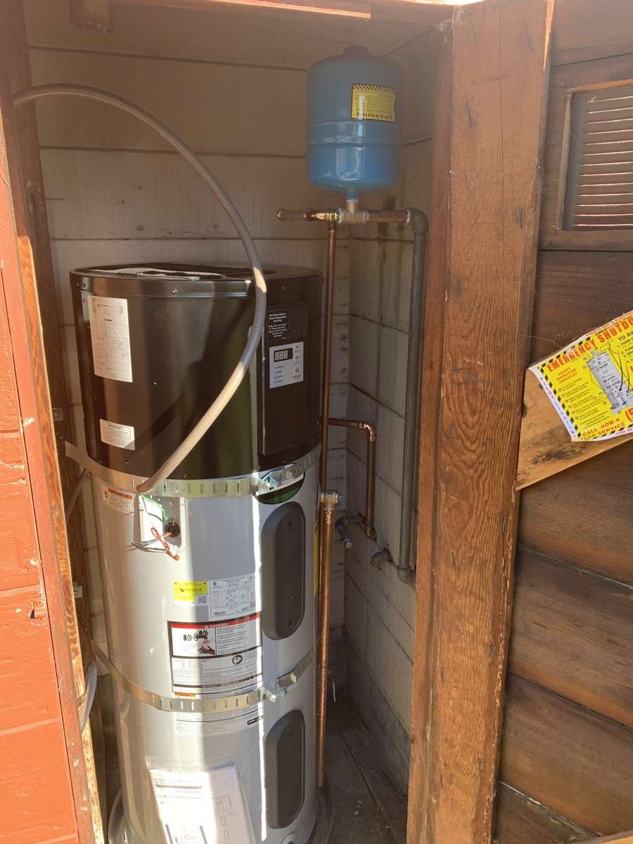 Tank water heater with expansion tank in an outdoor heater closet