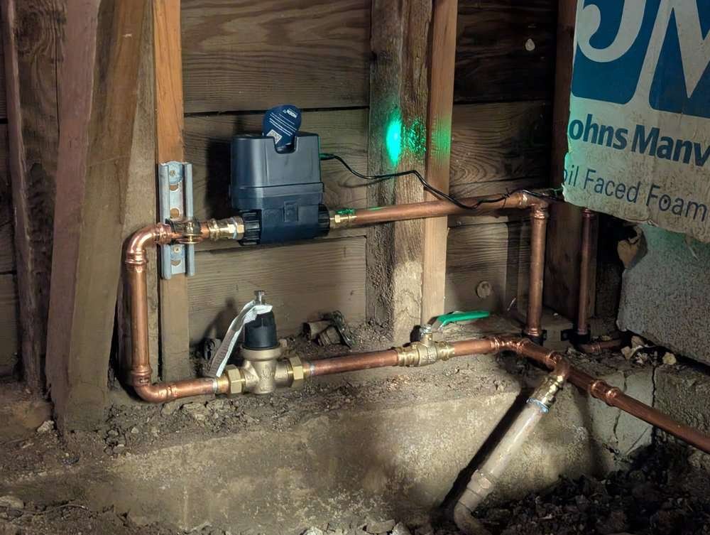 Smart shut-off and pressure regulator on a copper main in a crawlspace