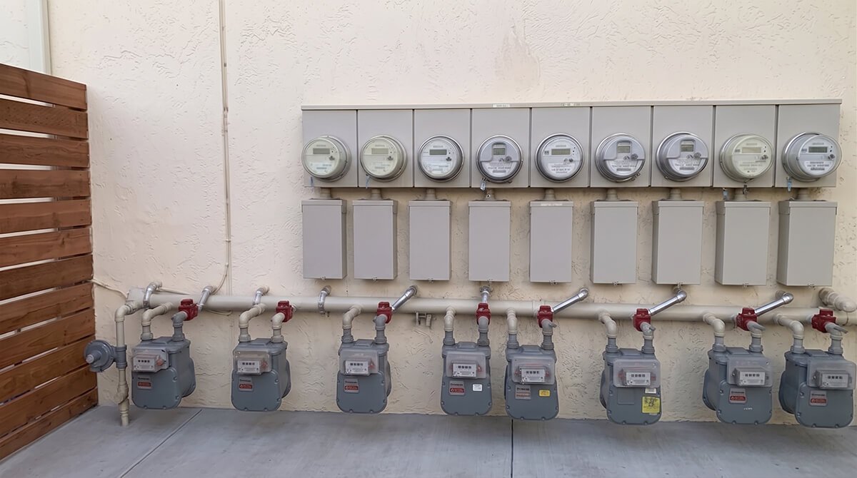 New gas meter manifold with seismic shut-off valves
