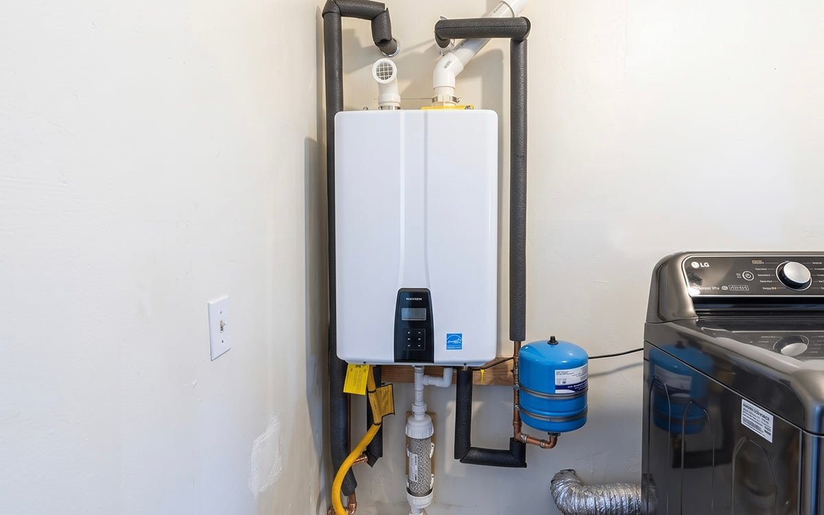 Wall-mounted tankless water heater with copper and gas connections